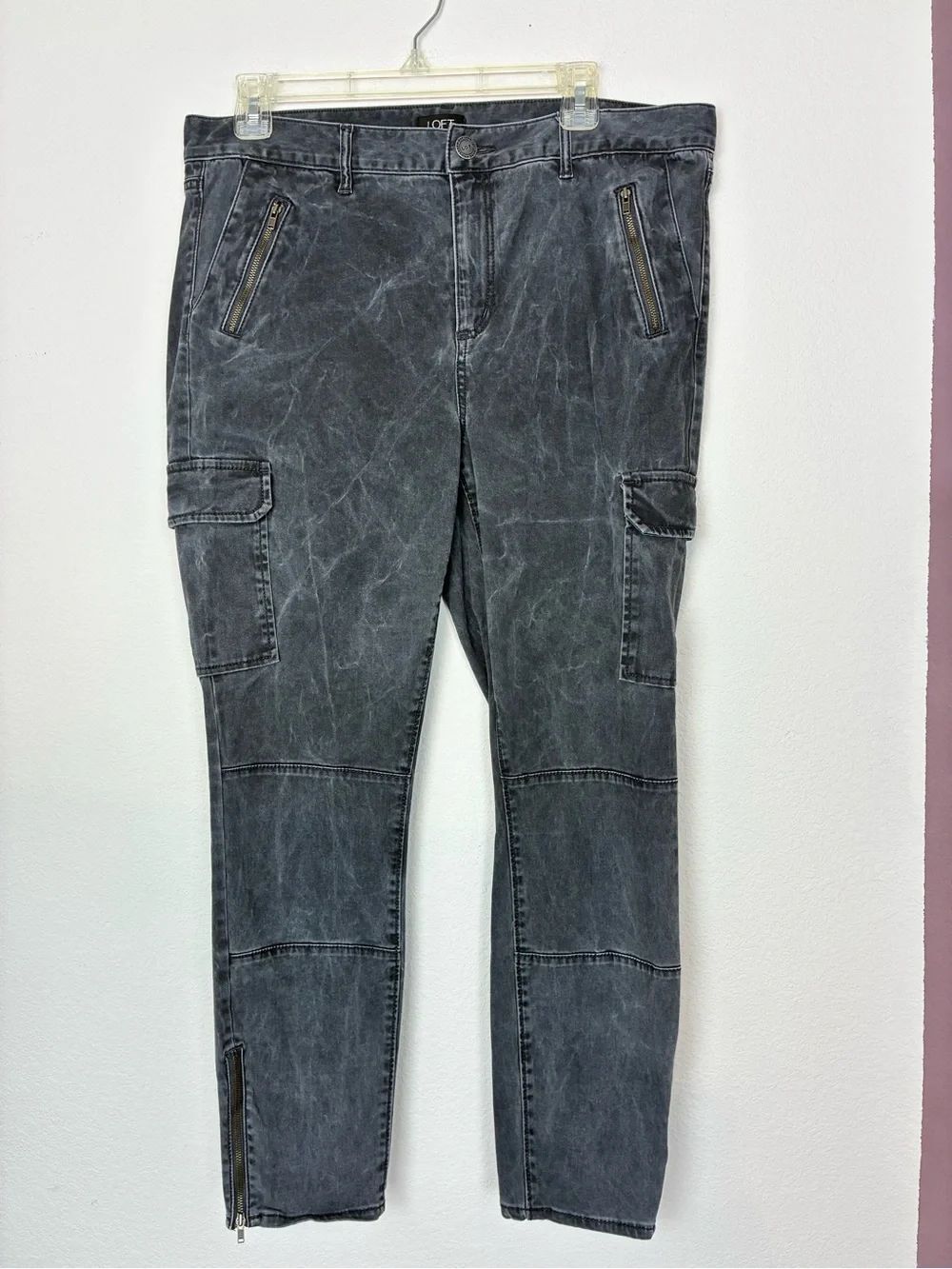 LOFT Washed Brushed Soft Charcoal Marbled Cargo Pants w/ Zip Details runs big